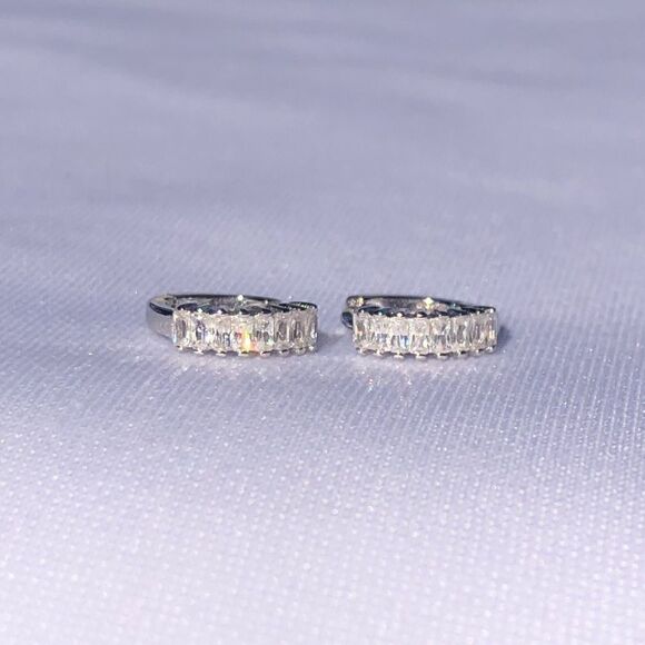 New! “Daphne” Dainty Silver Huggie Hoop Earrings - Picture 4 of 6